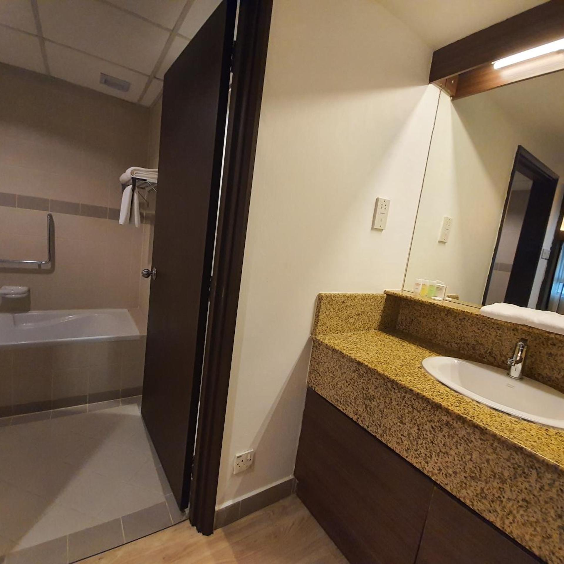 Crown Regency Serviced Suites 34/39