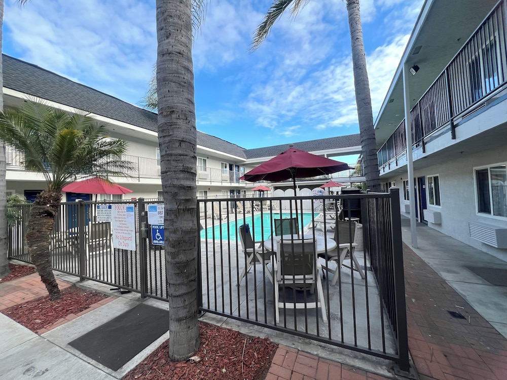 Motel6 Westminster, CA - North 47/60