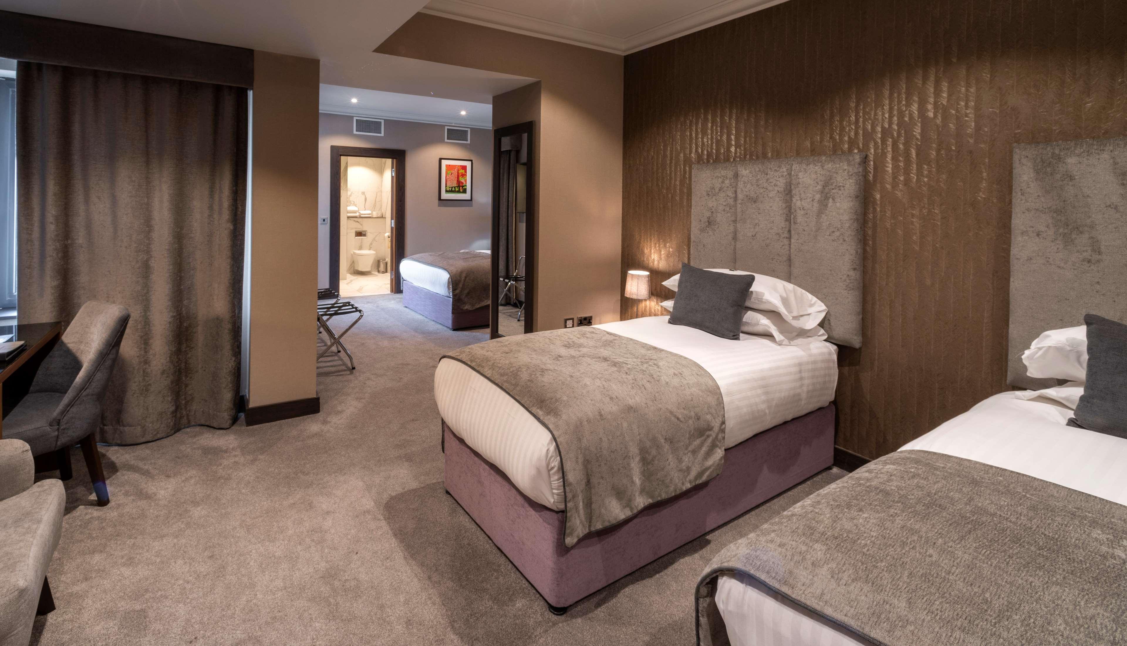 2 BEDROOMS, SUITE, KING BED