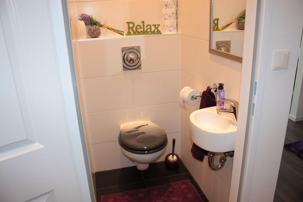 GoVienna Small Modern Apartment 22/22