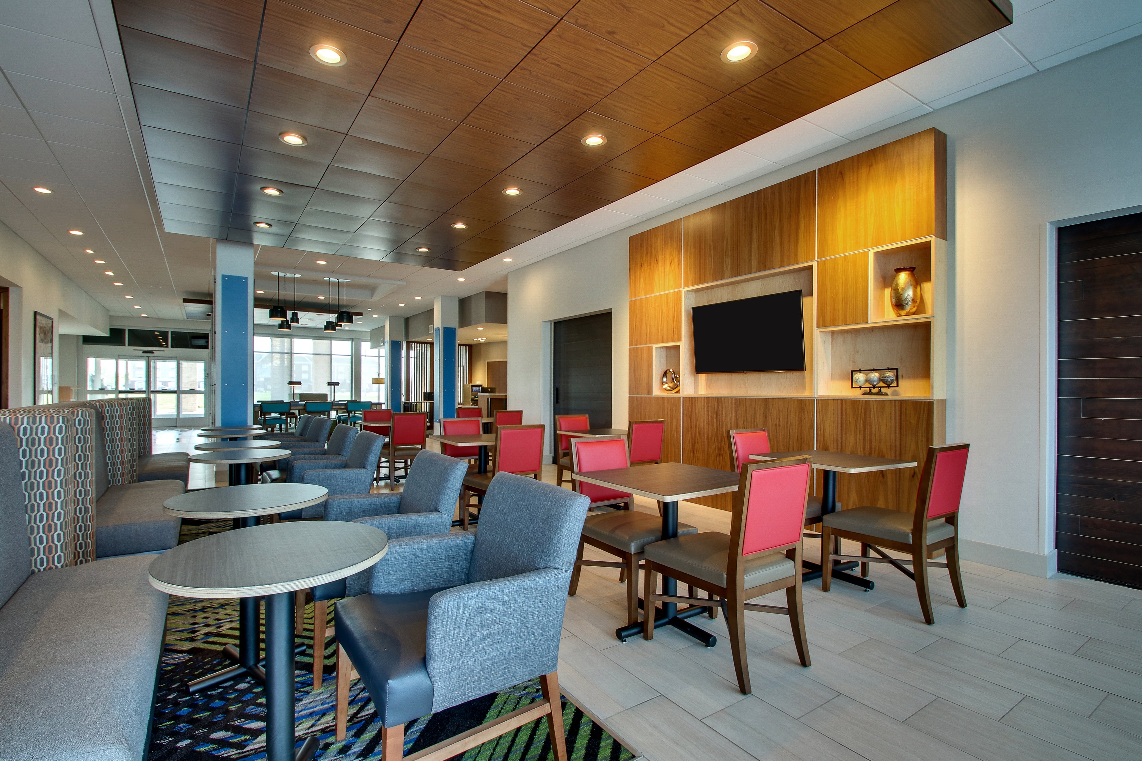 Holiday Inn Express & Suites Findlay North 40/52