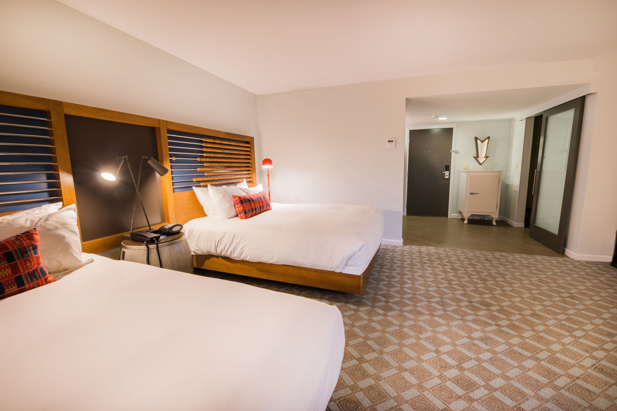 JUNIOR SUITE, 2 QUEEN BEDS, RESORT VIEW, PATIO