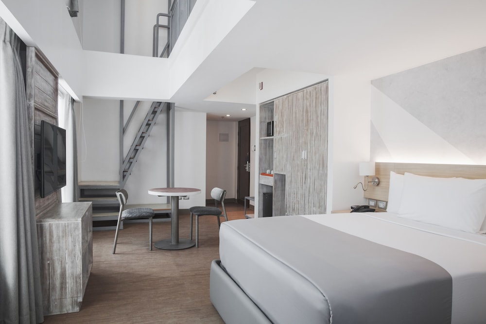Loft, Family, 1 Queen and 1 Bunk Bed, Bay View