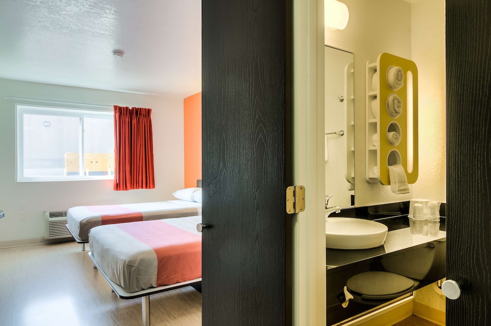 Motel6 Arlington Heights, IL - Chicago North Central 41/42