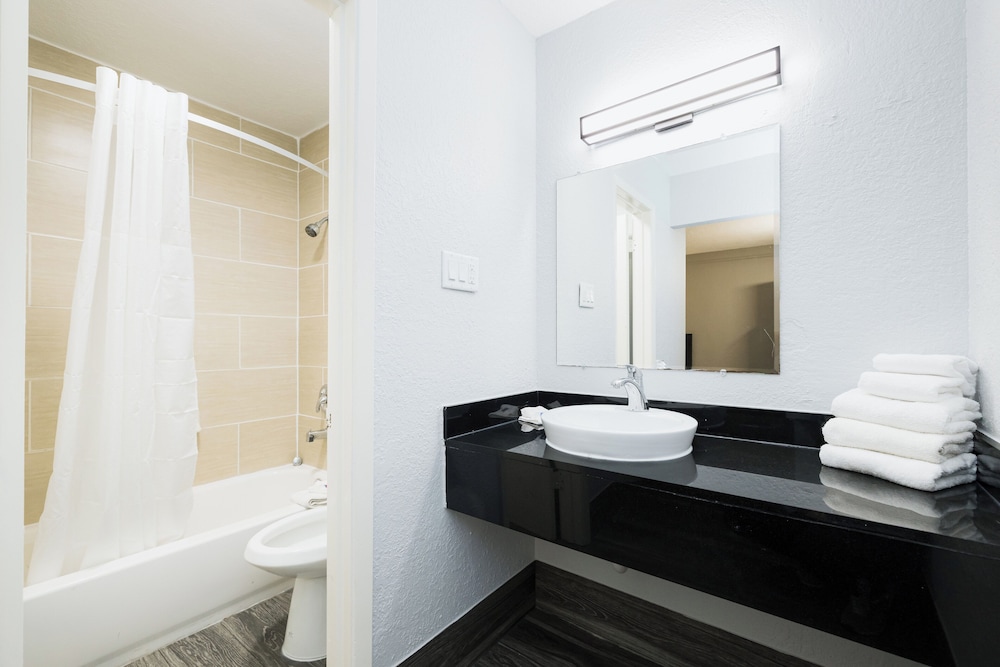 Motel6 Baytown, TX - Garth Rd 60/63