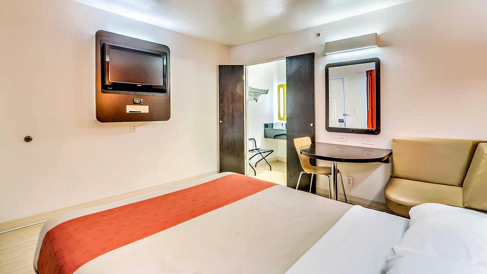 1 Full Bed