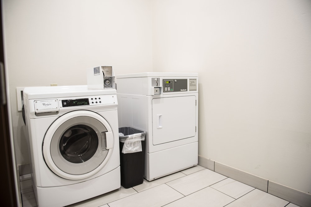 Holiday Inn Express Hotel And Suites Sedalia 35/60
