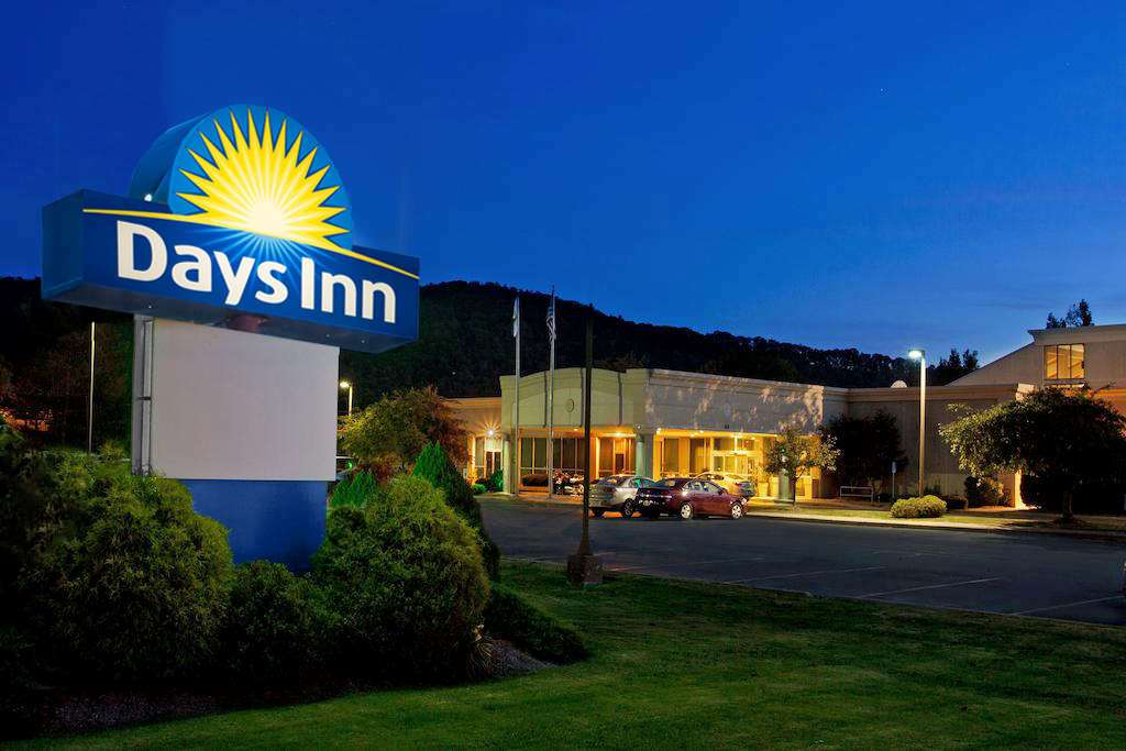 Days Inn by Wyndham Warren 2/26