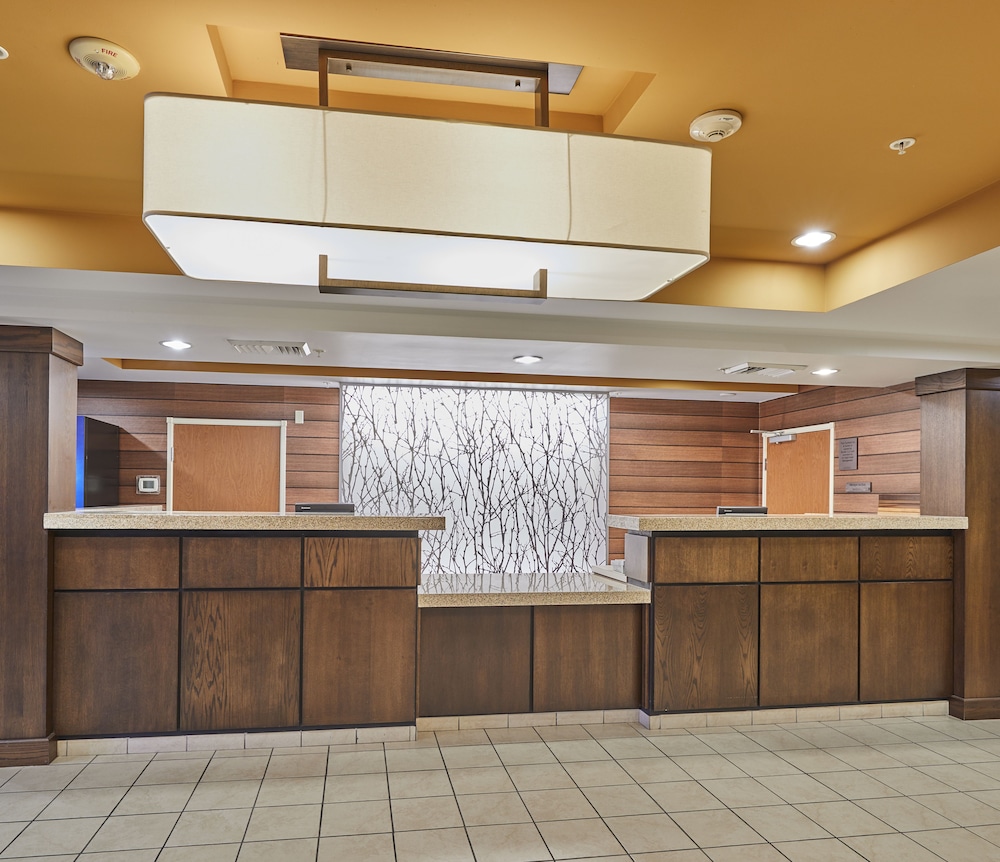 Fairfield Inn Suites By Marriott Burlington 8/32