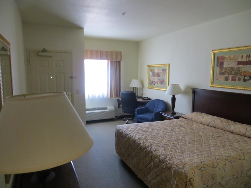Hometown Hotel Bryant 6/33