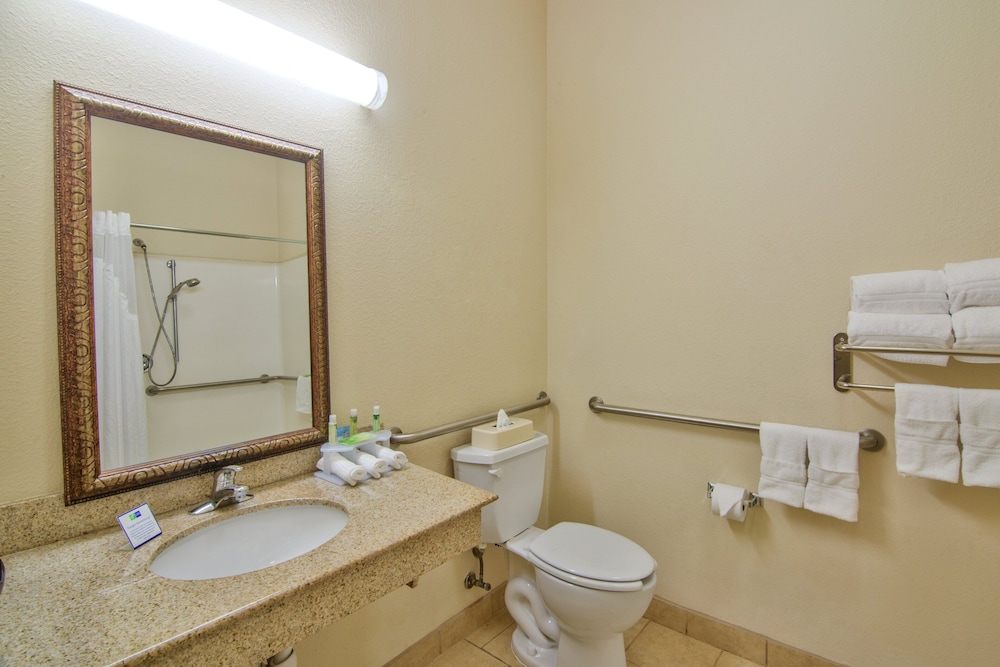 Holiday Inn Express Hotel Suites Terrell 64/64