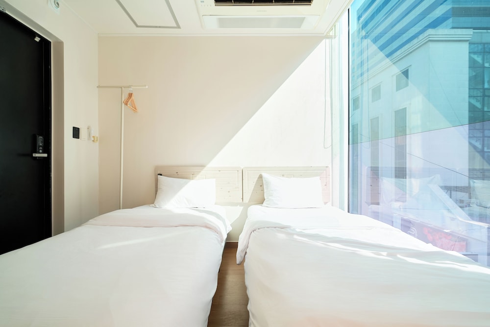 ECONOMY, TWIN BEDS