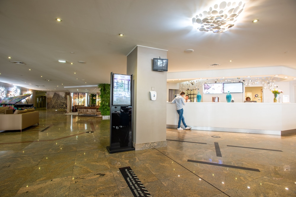 Mercure Marseille Centre Vieux Port 9/66