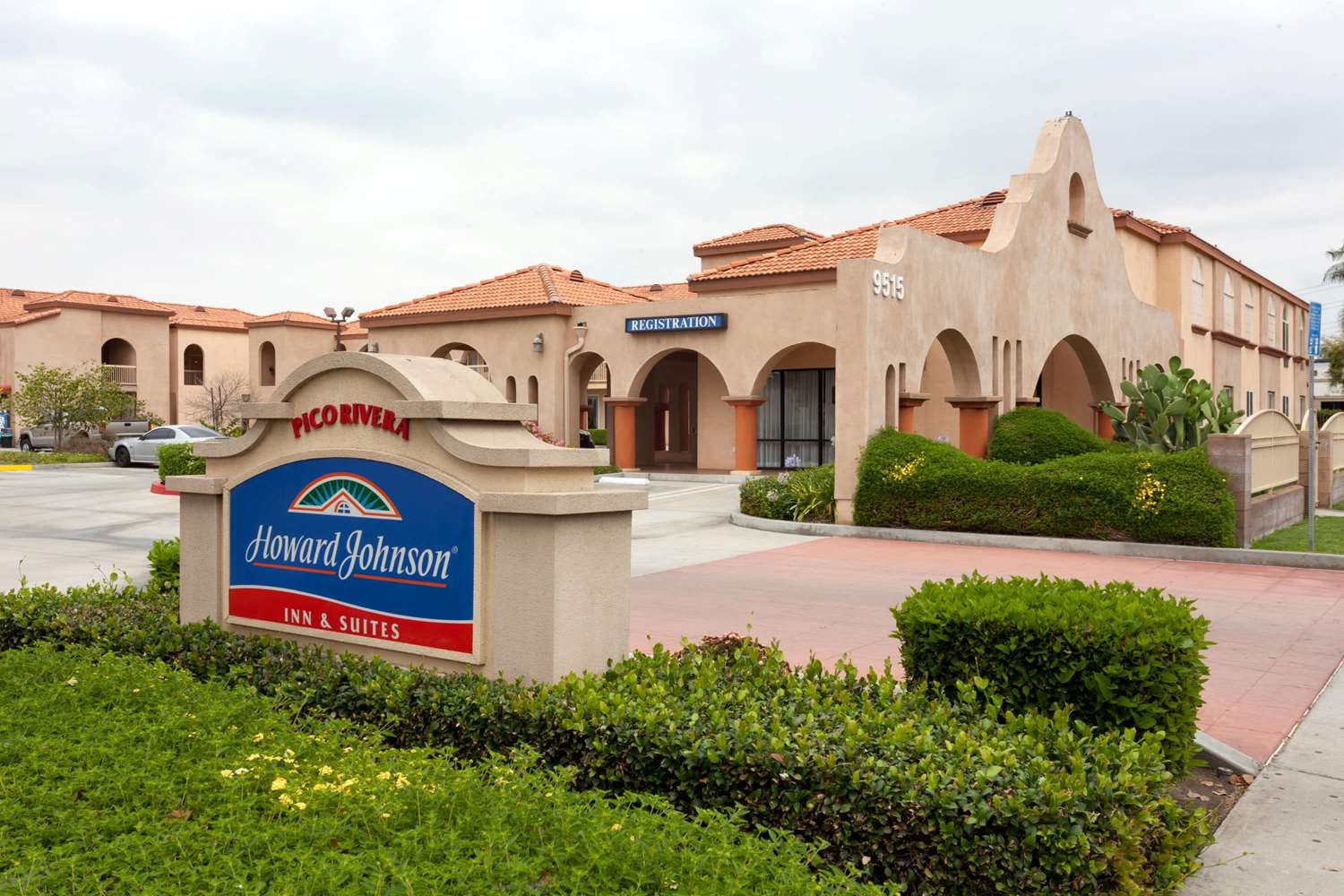 Howard Johnson by Wyndham Pico Rivera Hotel & Suites 4/26