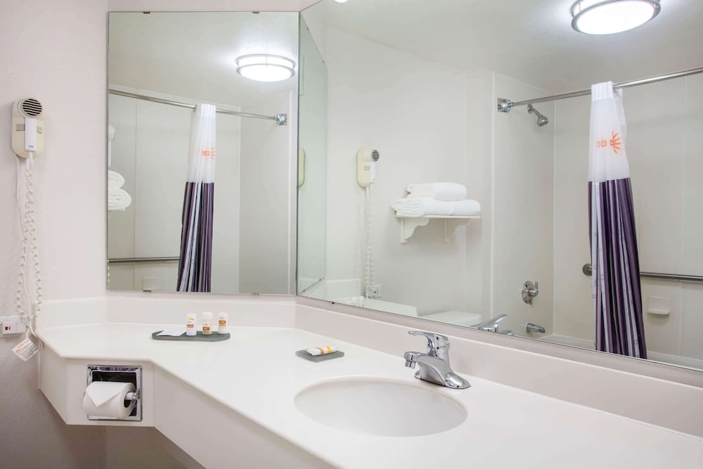 La Quinta Inn & Suites by Wyndham Charlotte Airport South 16/46