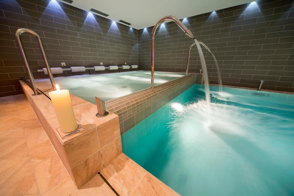 swimming pool spa