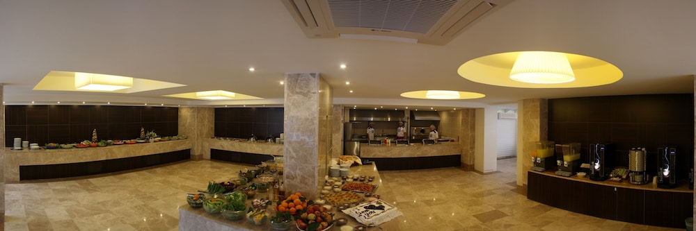 Club Munamar Beach Resort 15/24