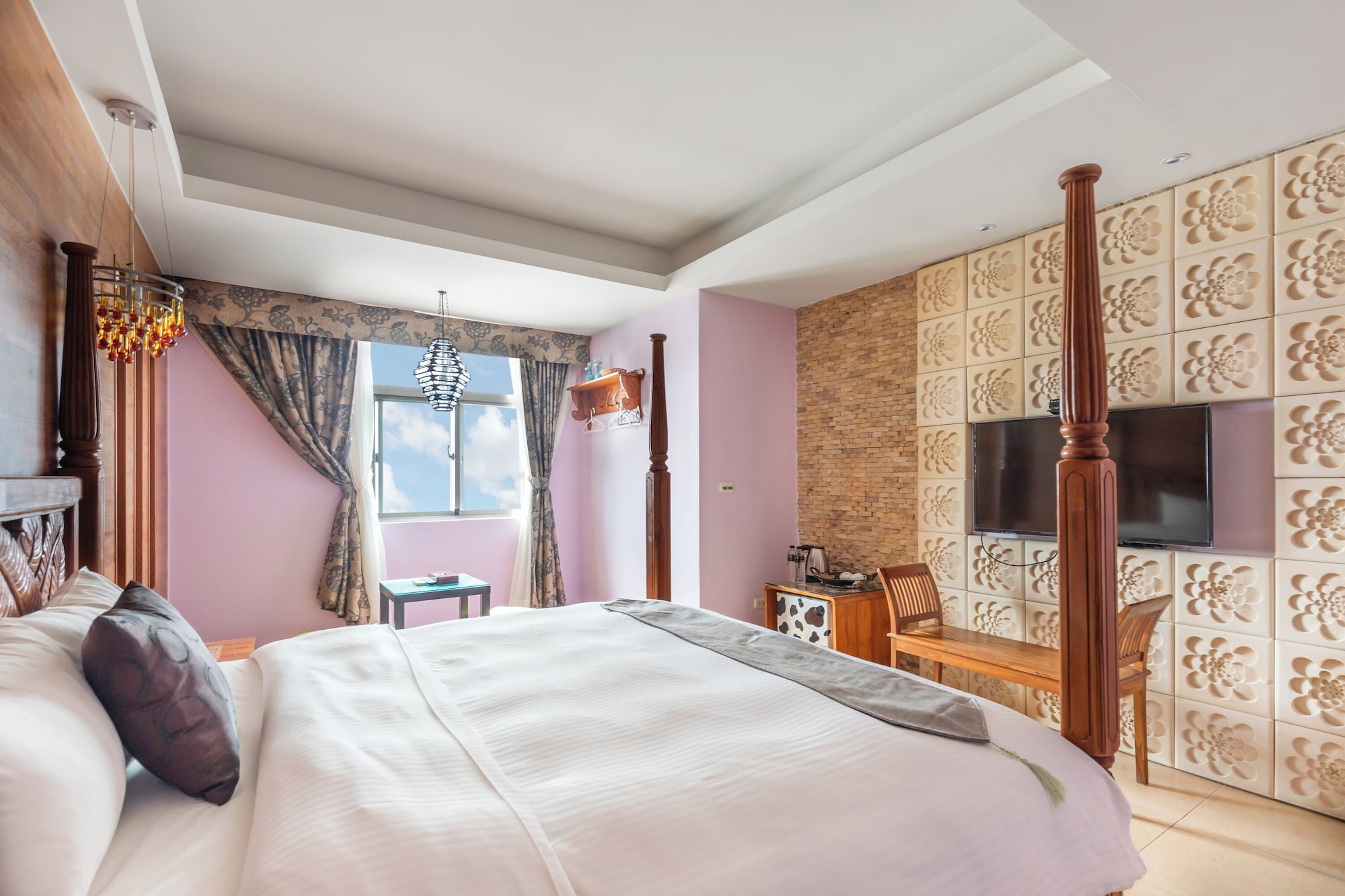 DELUXE, DOUBLE BED