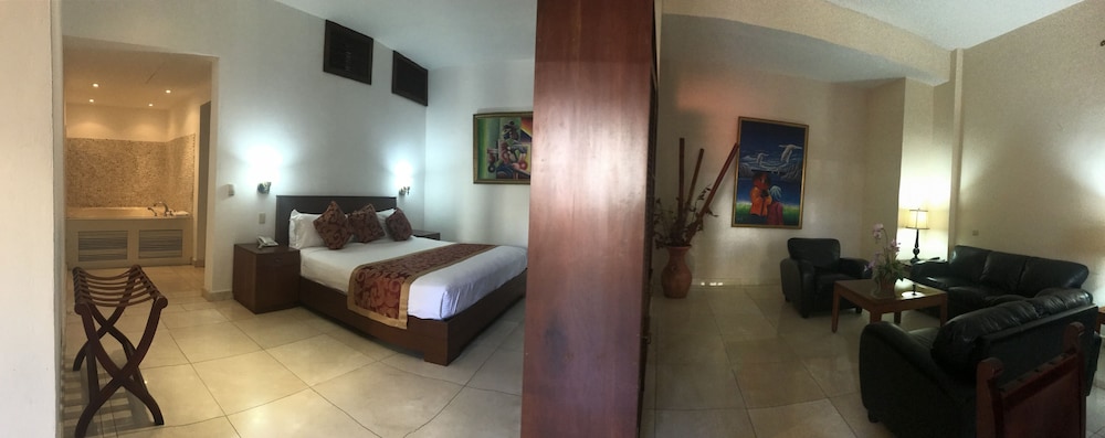 EXECUTIVE, SUITE, KING BED, JETTED TUB