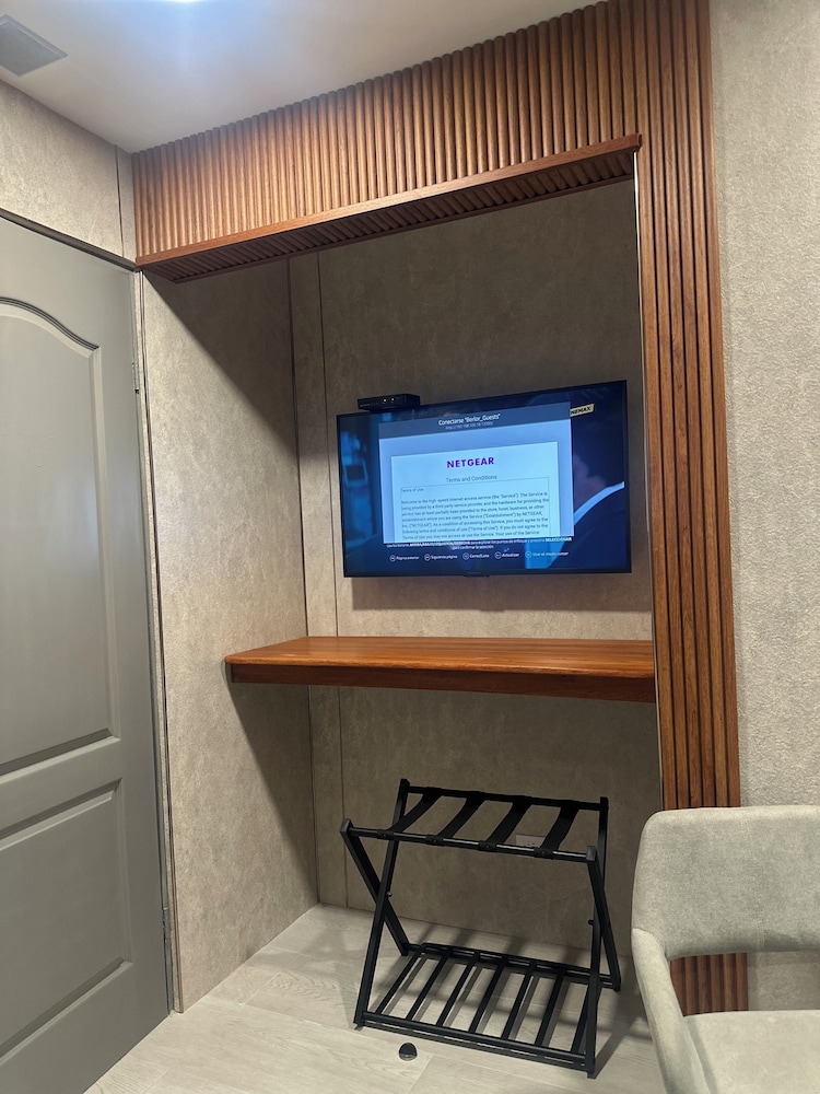 Berlor Airport Inn 37/50