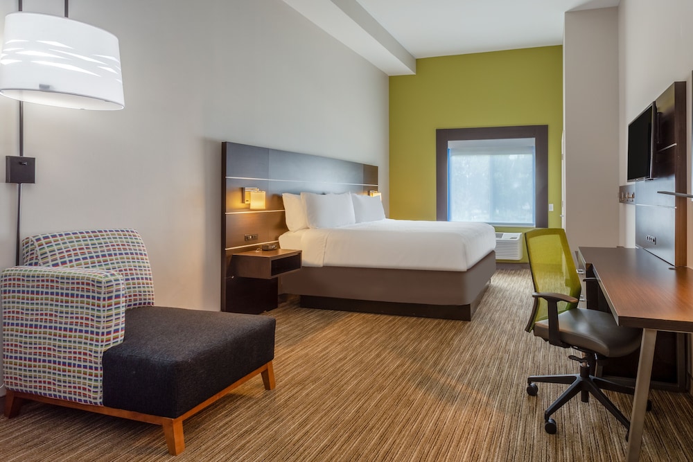 Holiday Inn Express Hotel And Suites Charlotte Arrowood 21/47