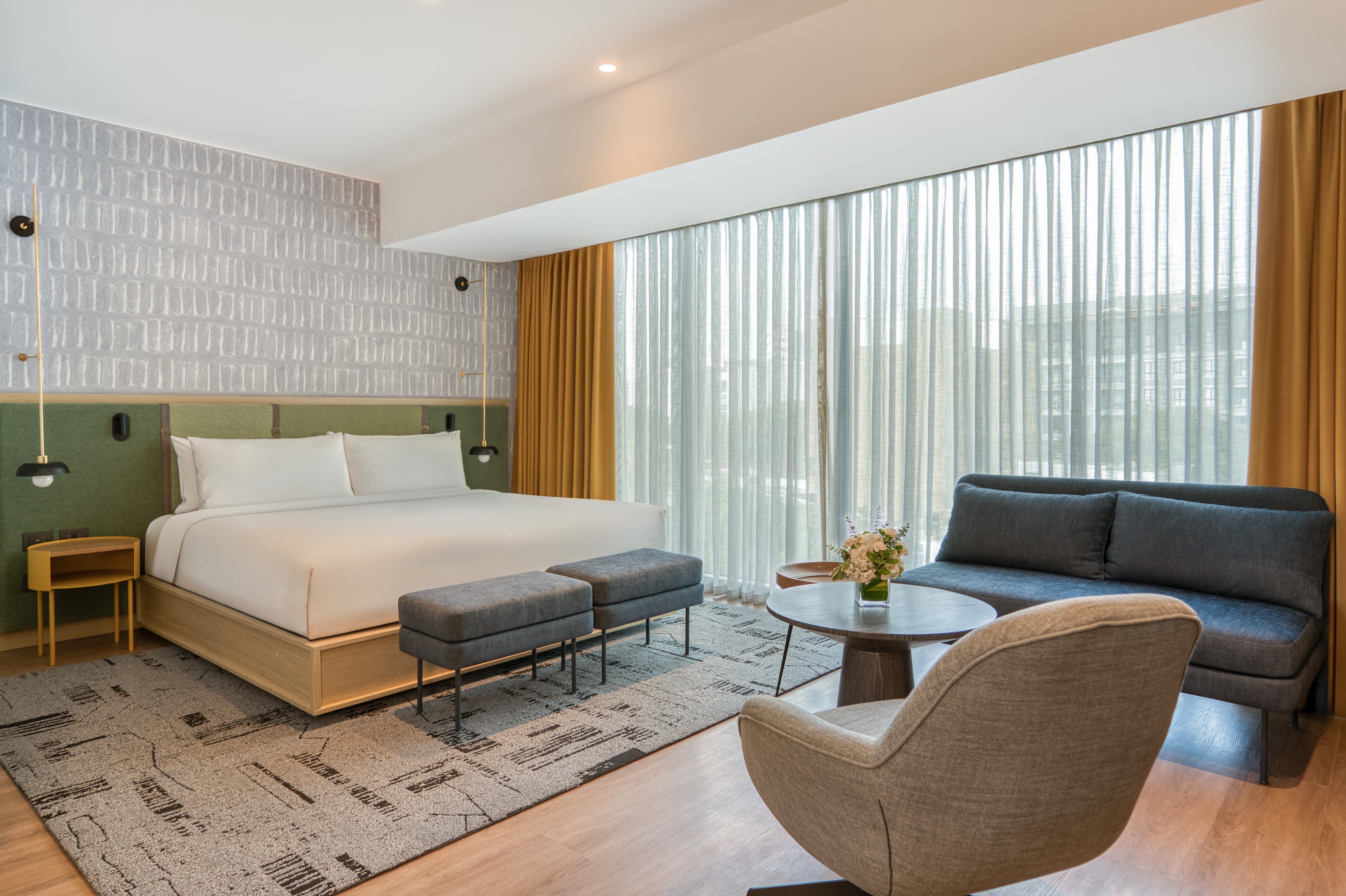 1 Bedroom, Suite, King Bed, City View, High Floor, Corner
