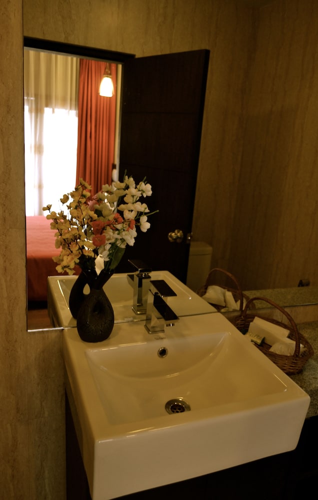 Hotel Buddha 49/50