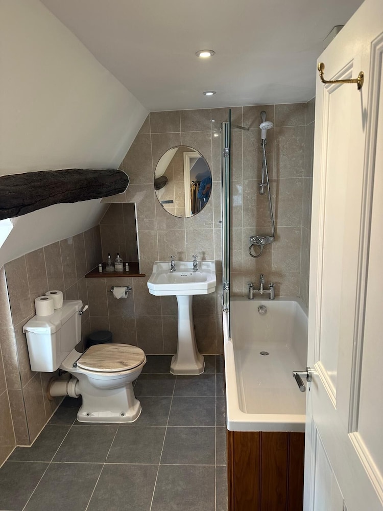 The Plough Bed and Breakfast 20/22