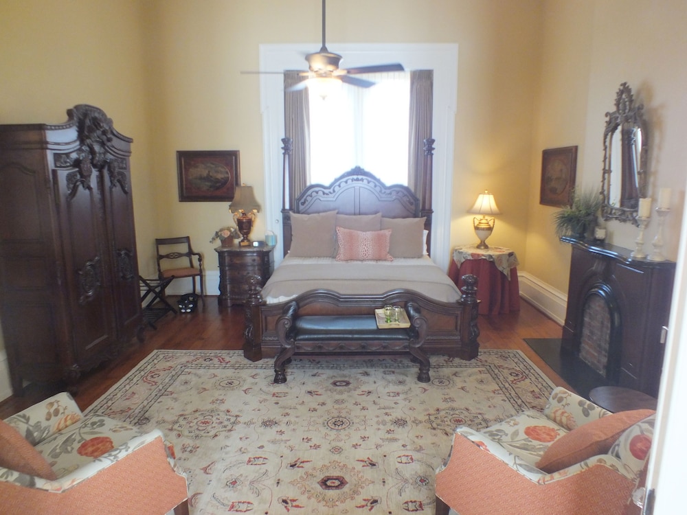 The Pepin Mansion Historic B&B 33/50