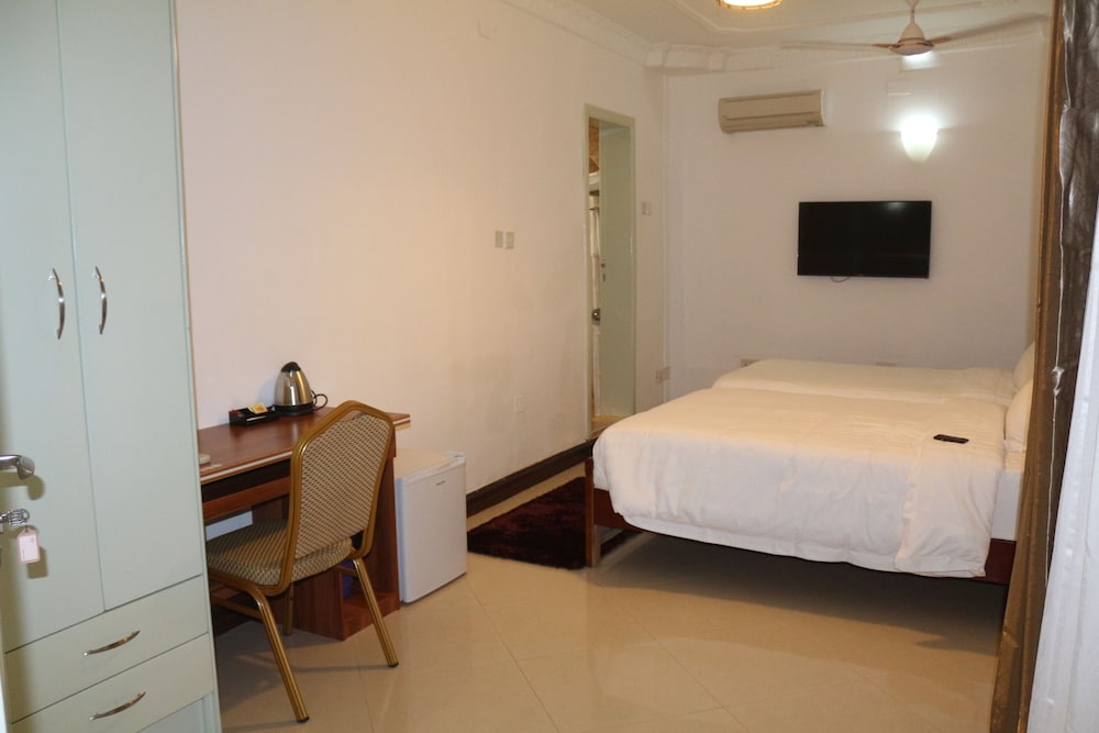 Kingsbridge Royale Hotel 26/50