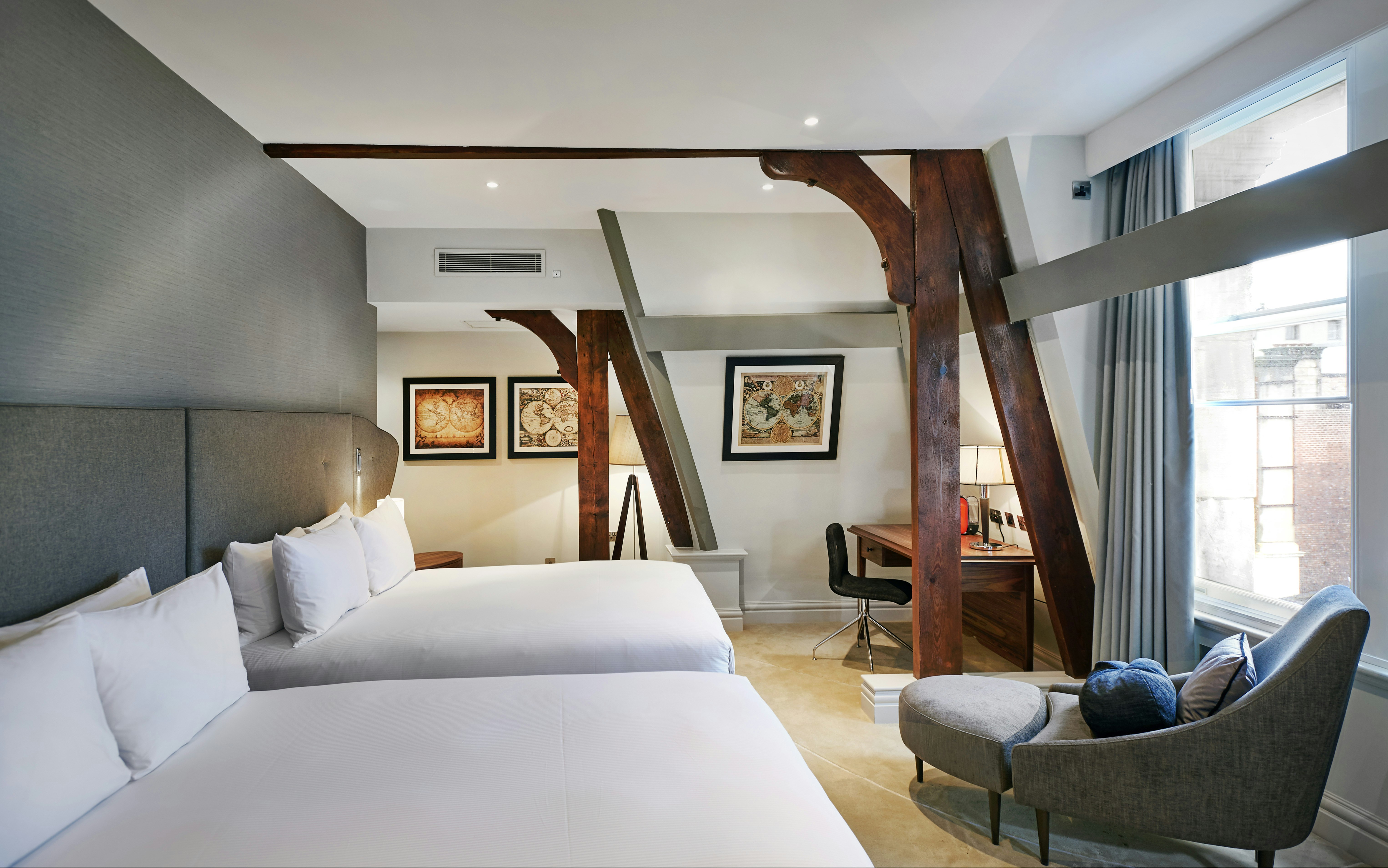 DELUXE, 2 QUEEN BEDS