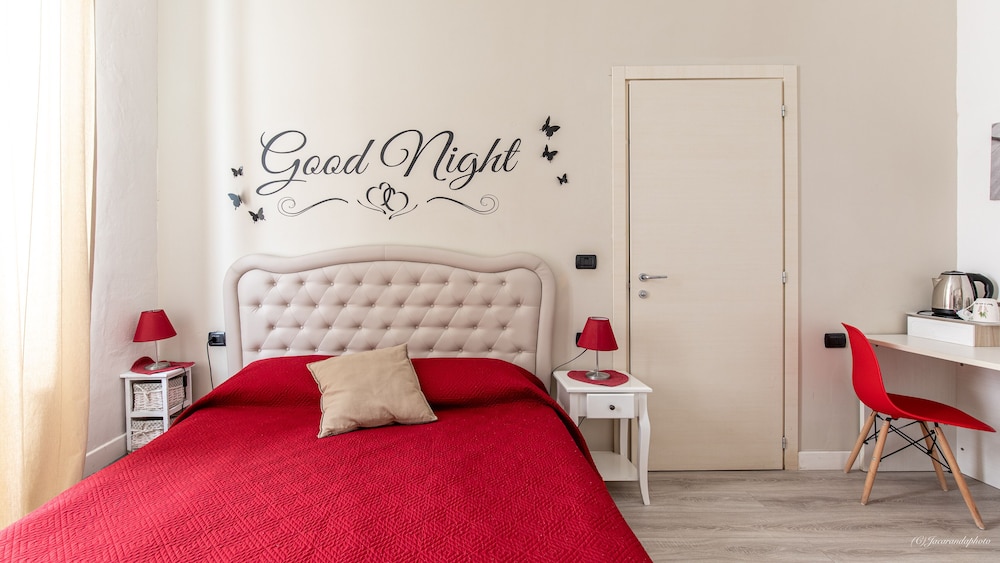 DELUXE, DOUBLE BED