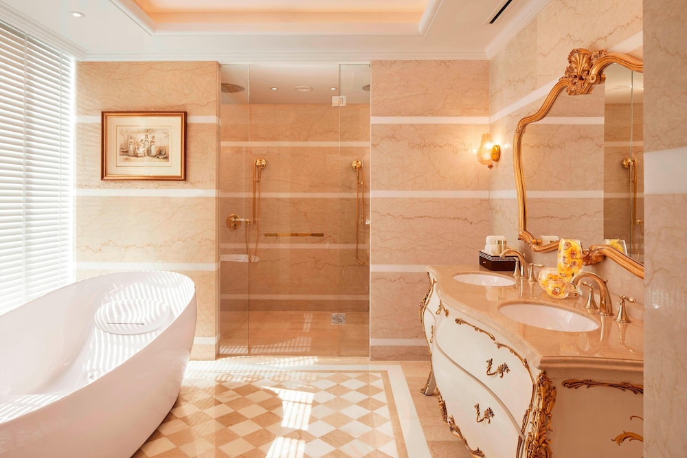 The Ritz-Carlton Pune 16/55