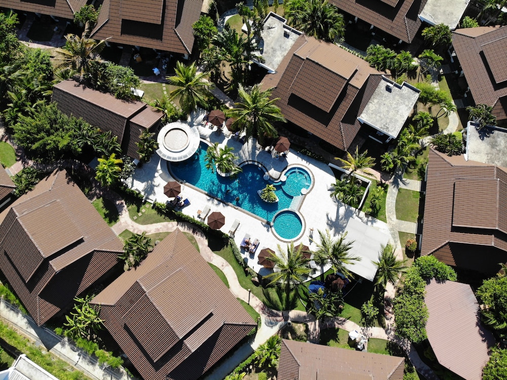 Blu Pine Villa and Pool Access 32/41