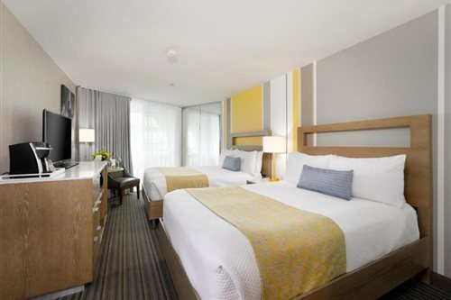 Room, Quadruple