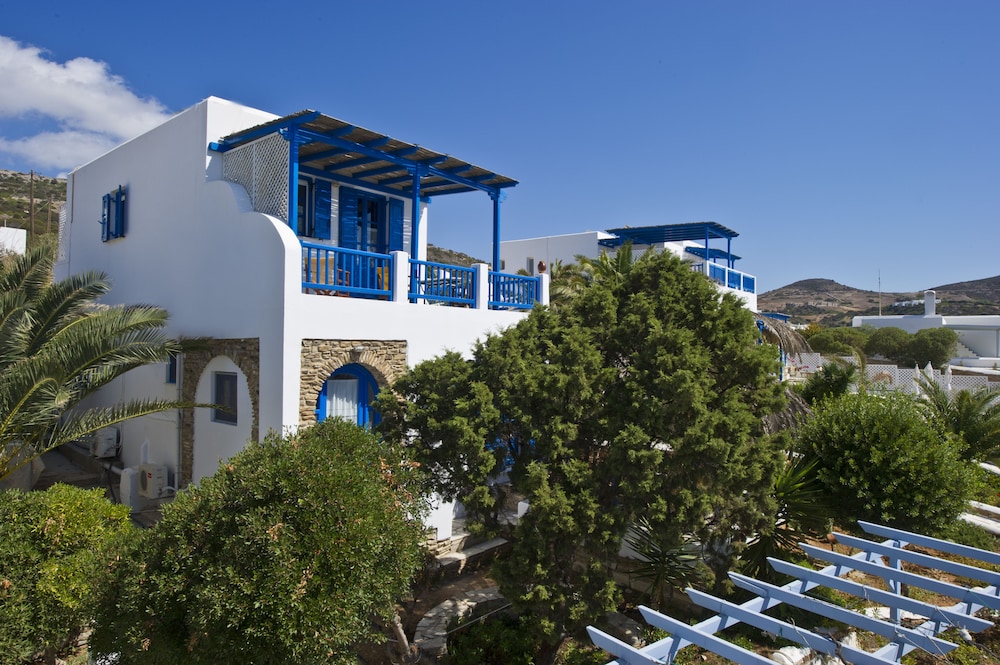 Dolphin Antiparos Villas and Suites 2/50