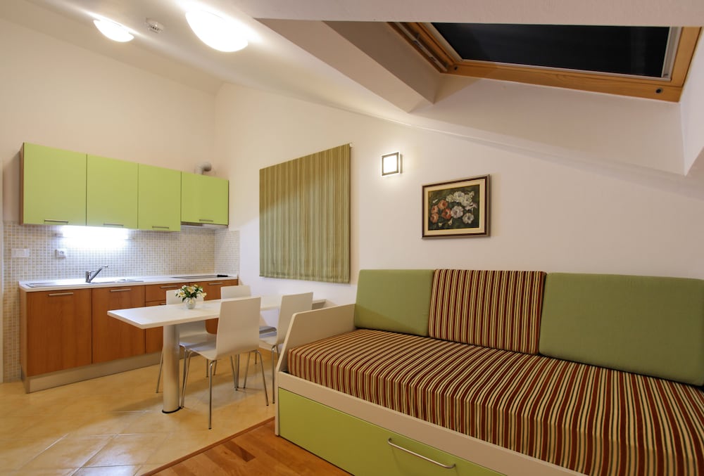 Pharia Aparthotel 20/61