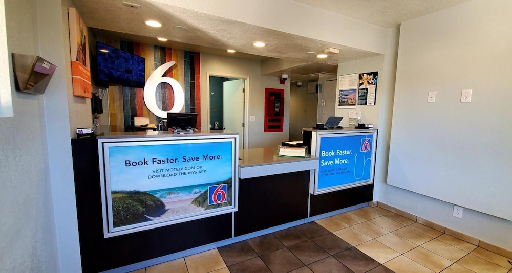 Motel6 Palmdale, CA 14/60