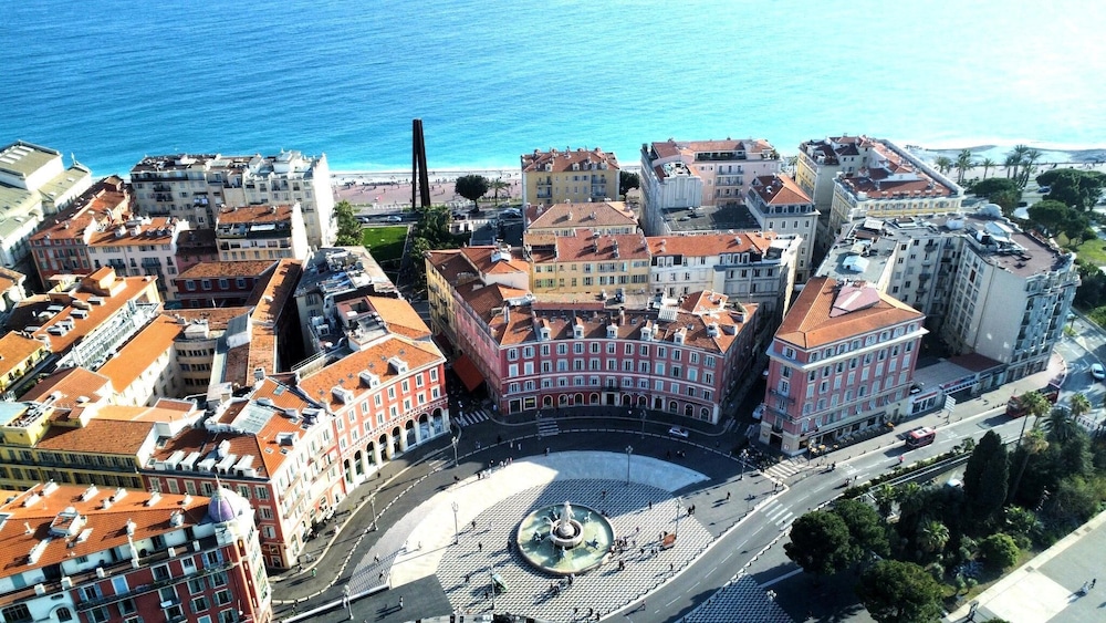 Hotel De La Mer 41/50