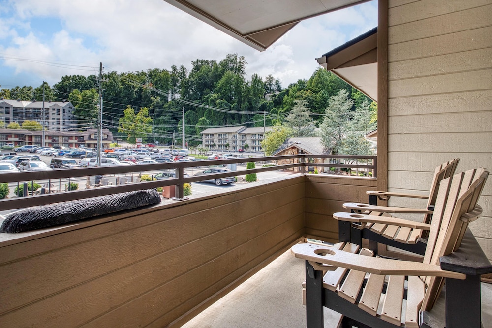 Best Western Johnson's Inn Downtown Gatlinburg 34/62
