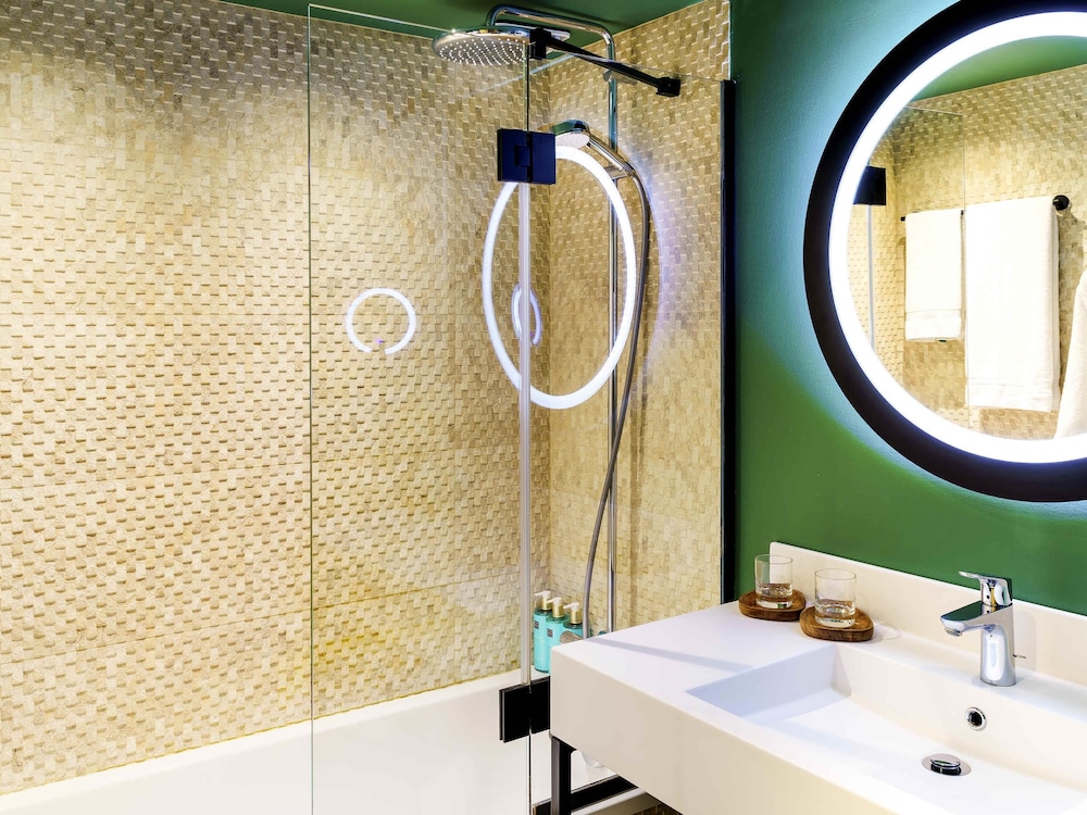 NOVOTEL AVIGNON NORD 47/48