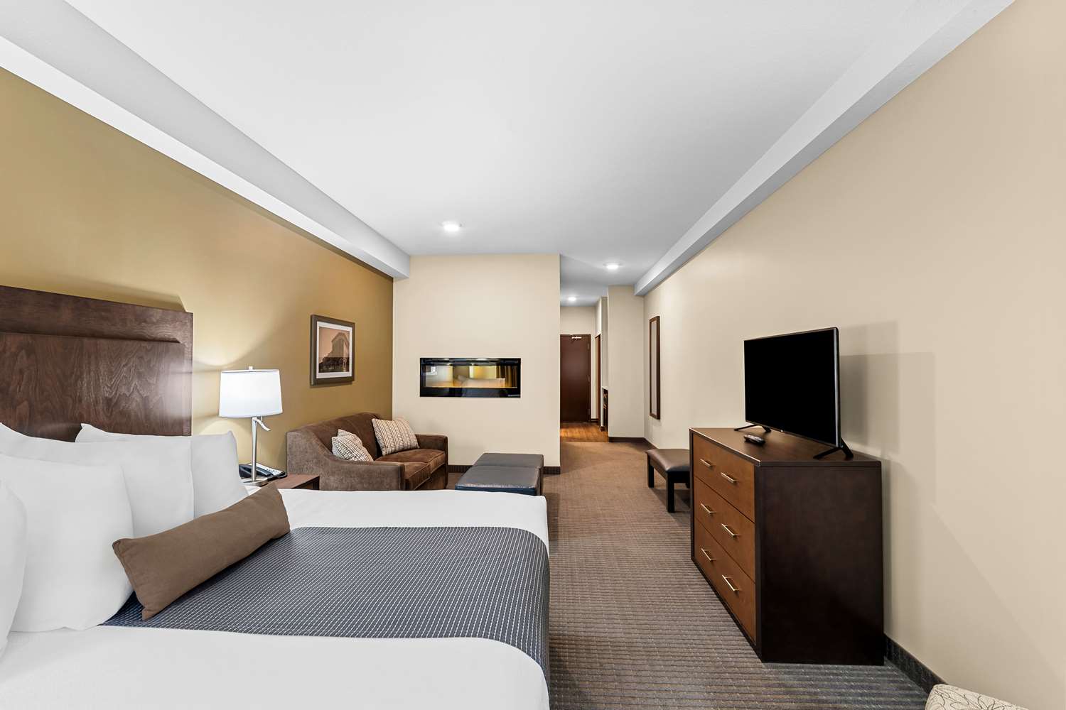 Best Western Plus Lacombe Inn and Suites 4/12