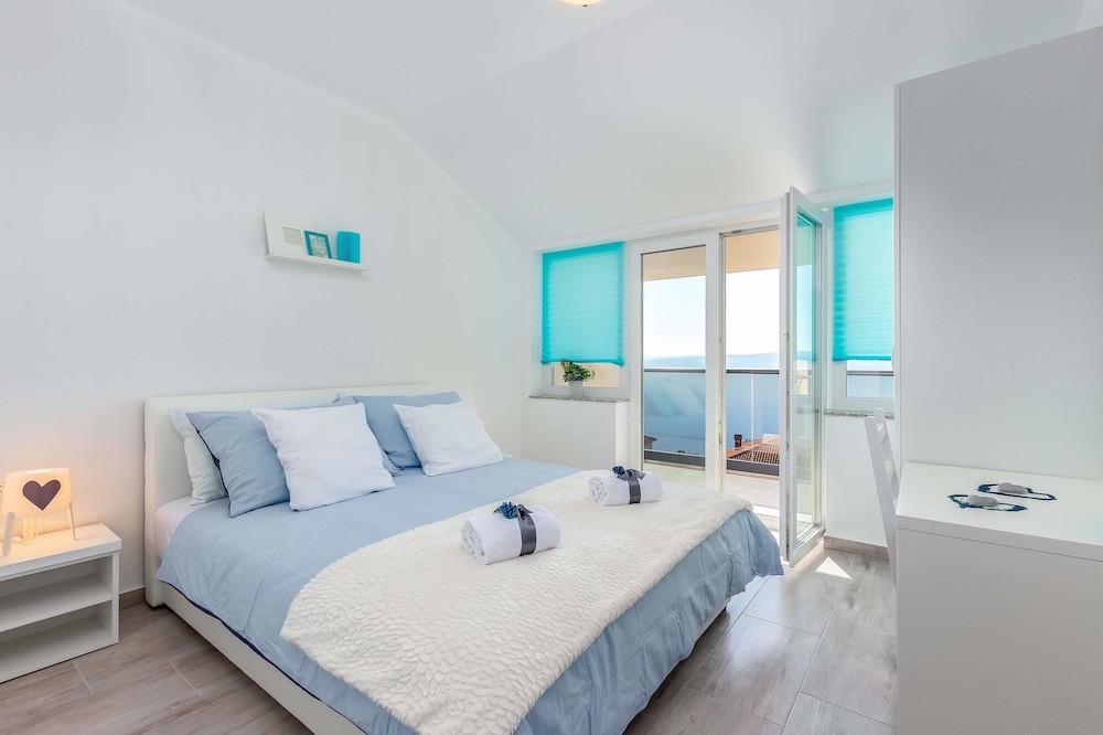 3 Bedrooms, Apartment, 2 Double and Twin Beds, Garden View, Sea View