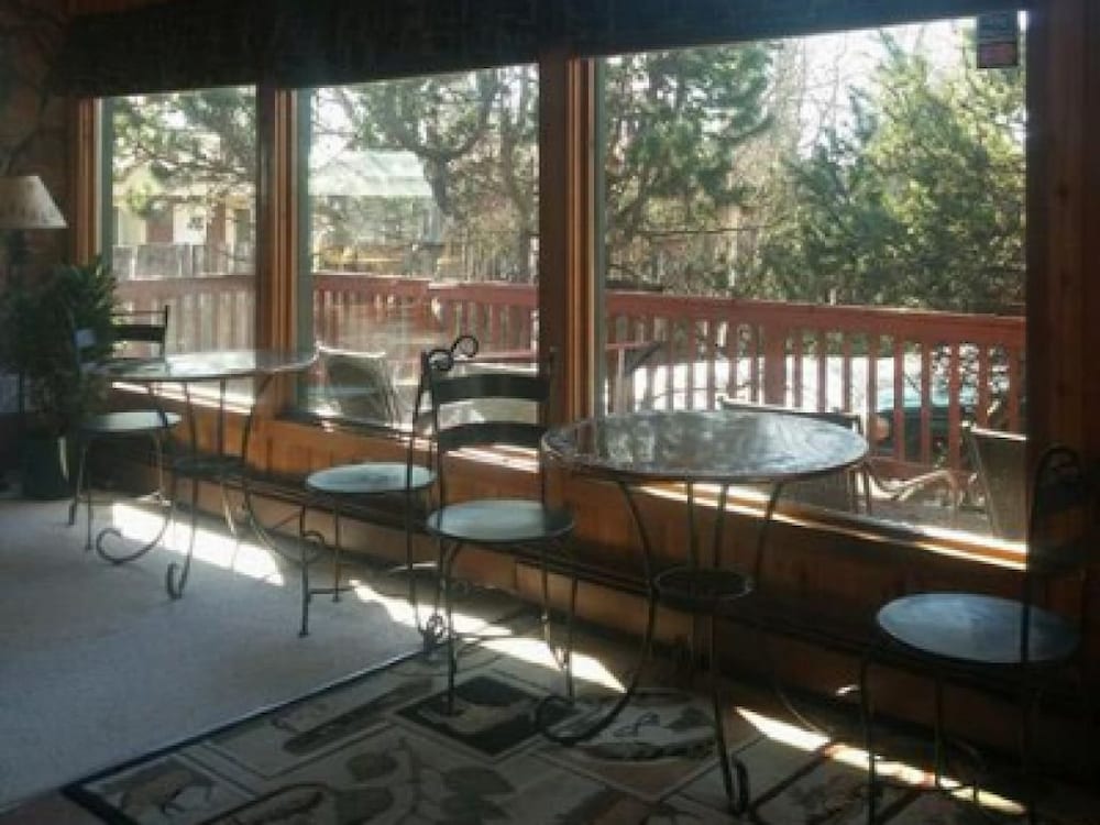 Jewel Lake Bed Breakfast 25/50