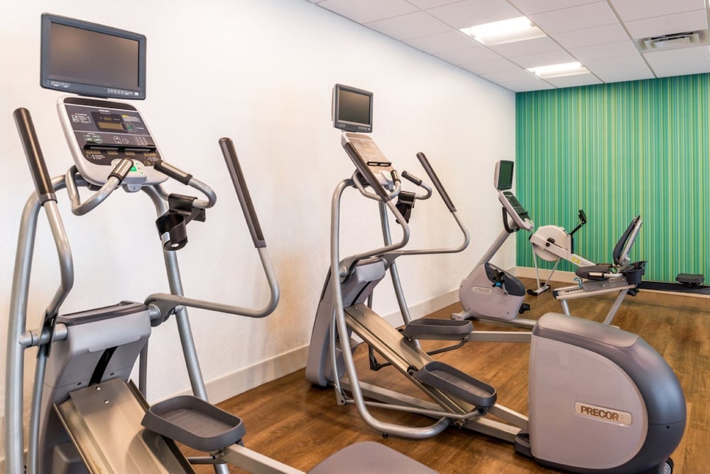 Holiday Inn Express Suites Tampa North Wesley Chapel 32/62