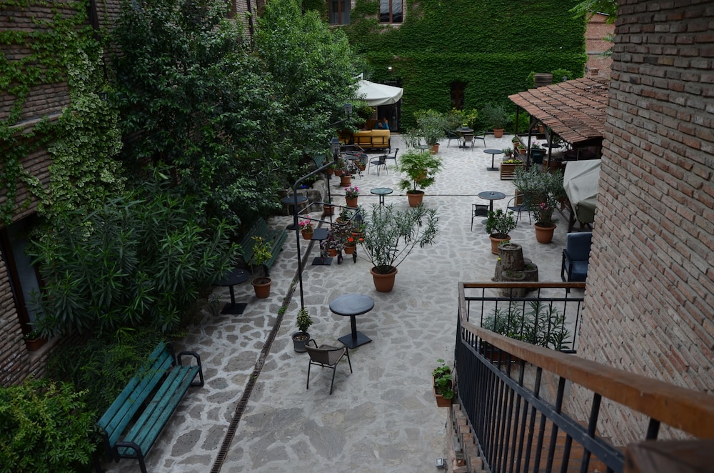 Tiflis Hotel 69/74