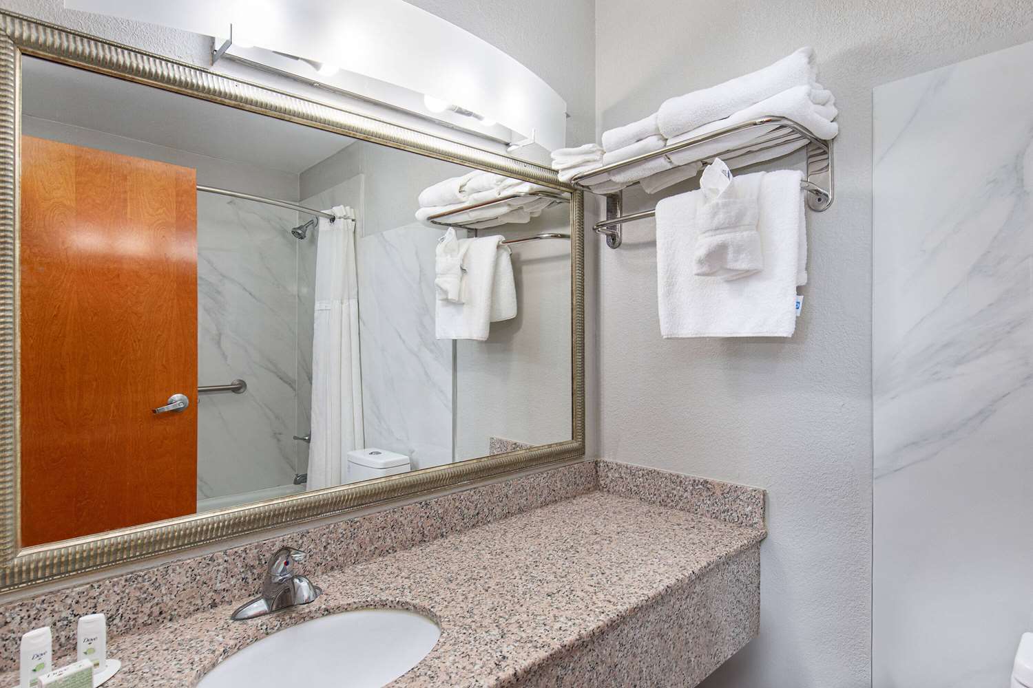 Ramada By Wyndham Bowling Green 43/45