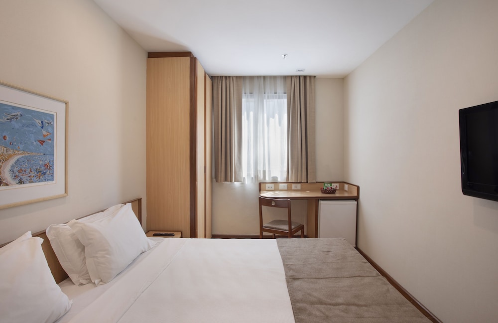 Family, 2 Double and Twin Beds، Windsor Plaza Copacabana 3/5