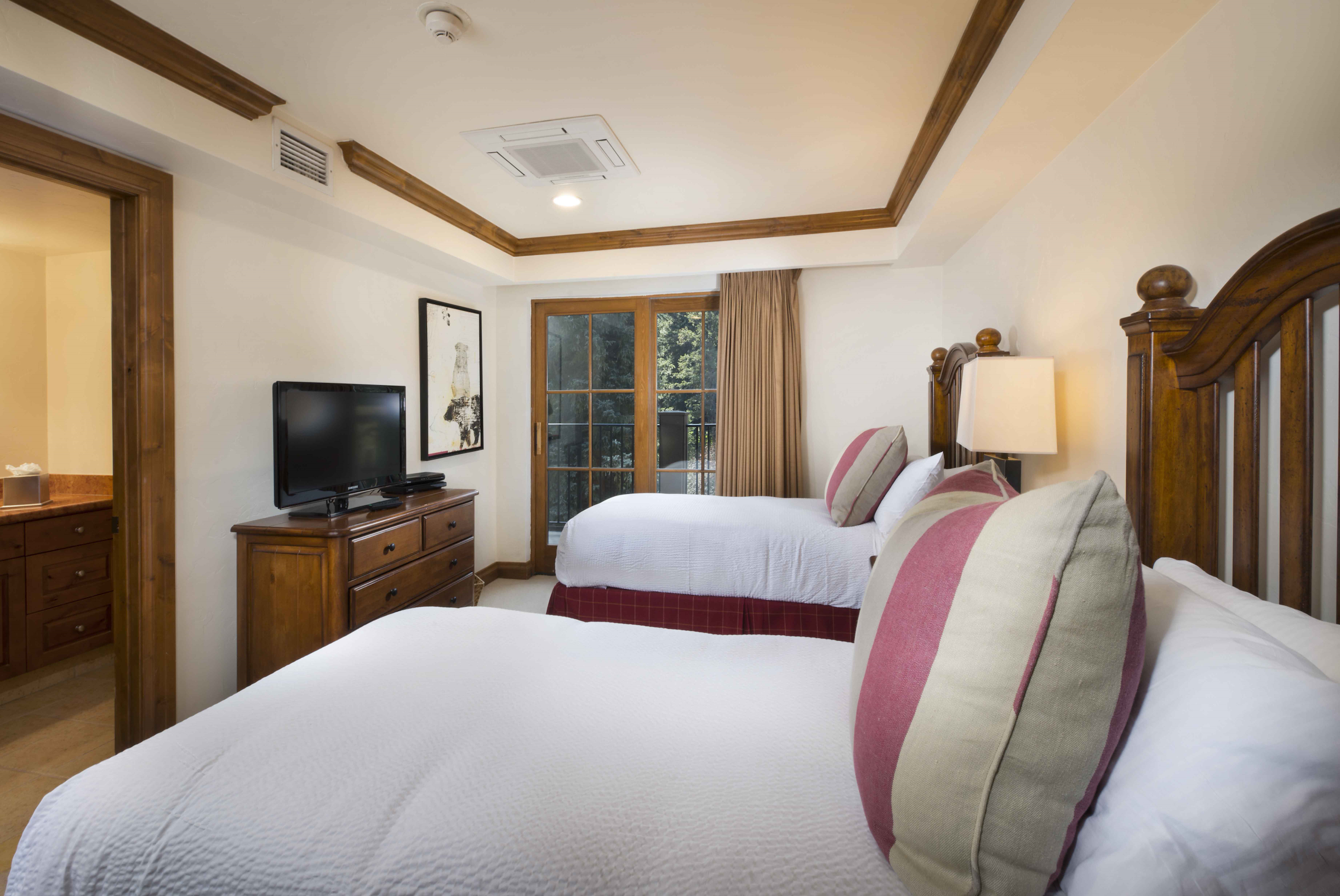 3 Bedrooms, Condo, Eaton, Slope