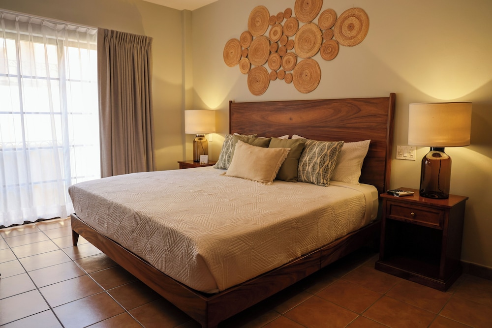ROOM, KING BED